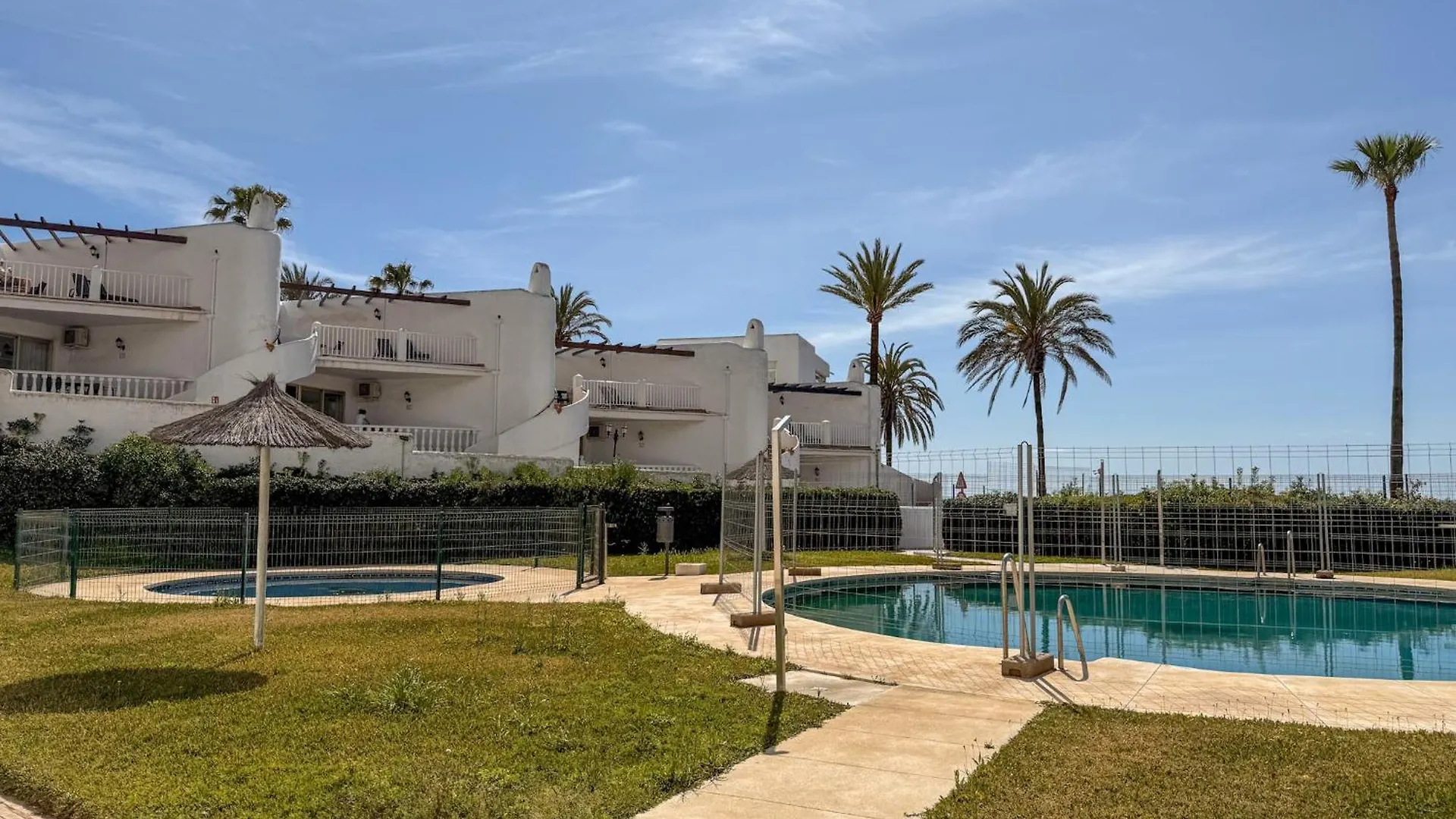 Apartament Casa La Luna- Beachfront 1Br With Sea Views Marbella