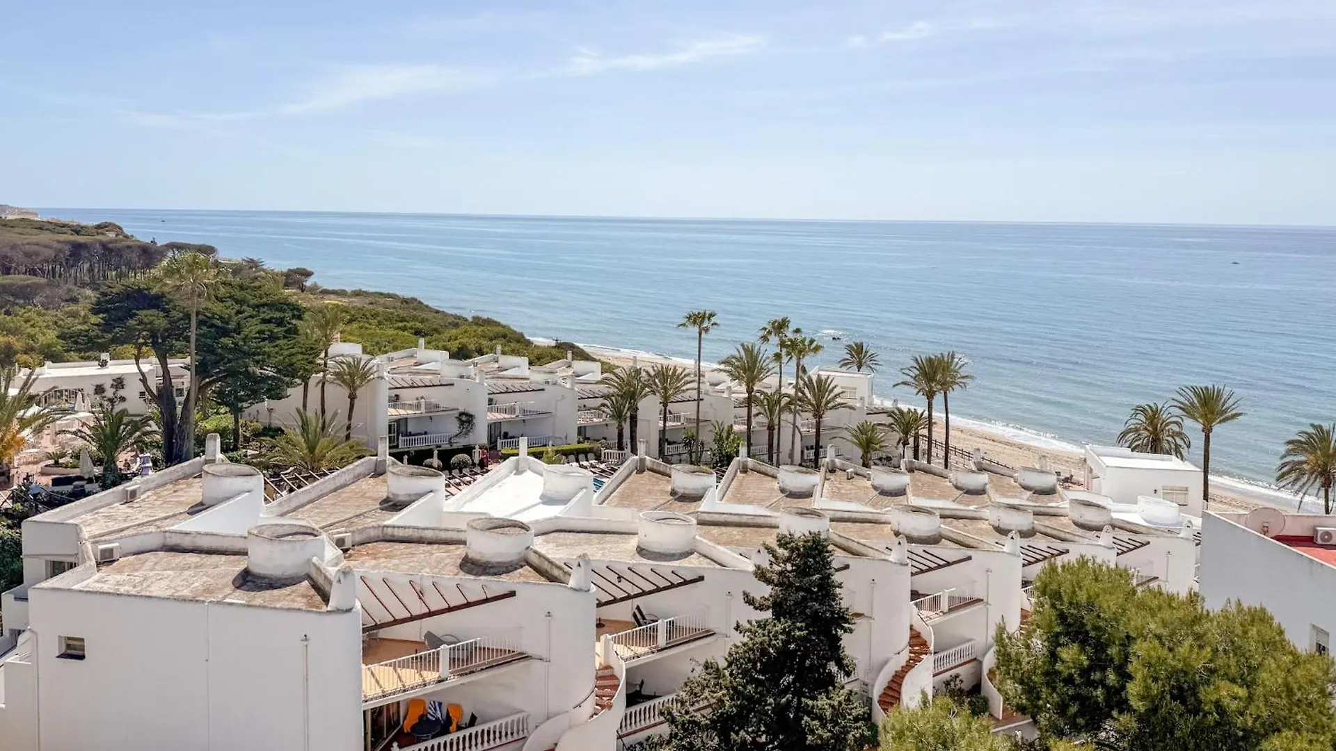 Casa La Luna- Beachfront 1Br With Sea Views Marbella
