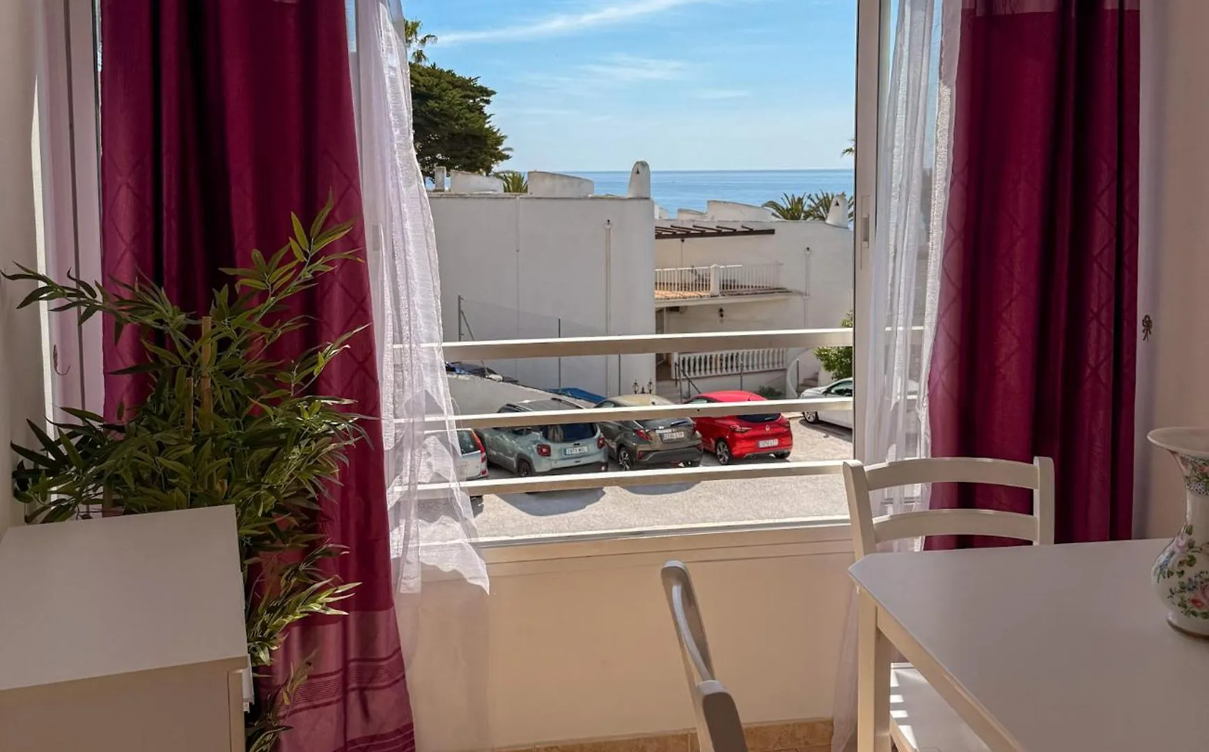 Casa La Luna- Beachfront 1Br With Sea Views Marbella