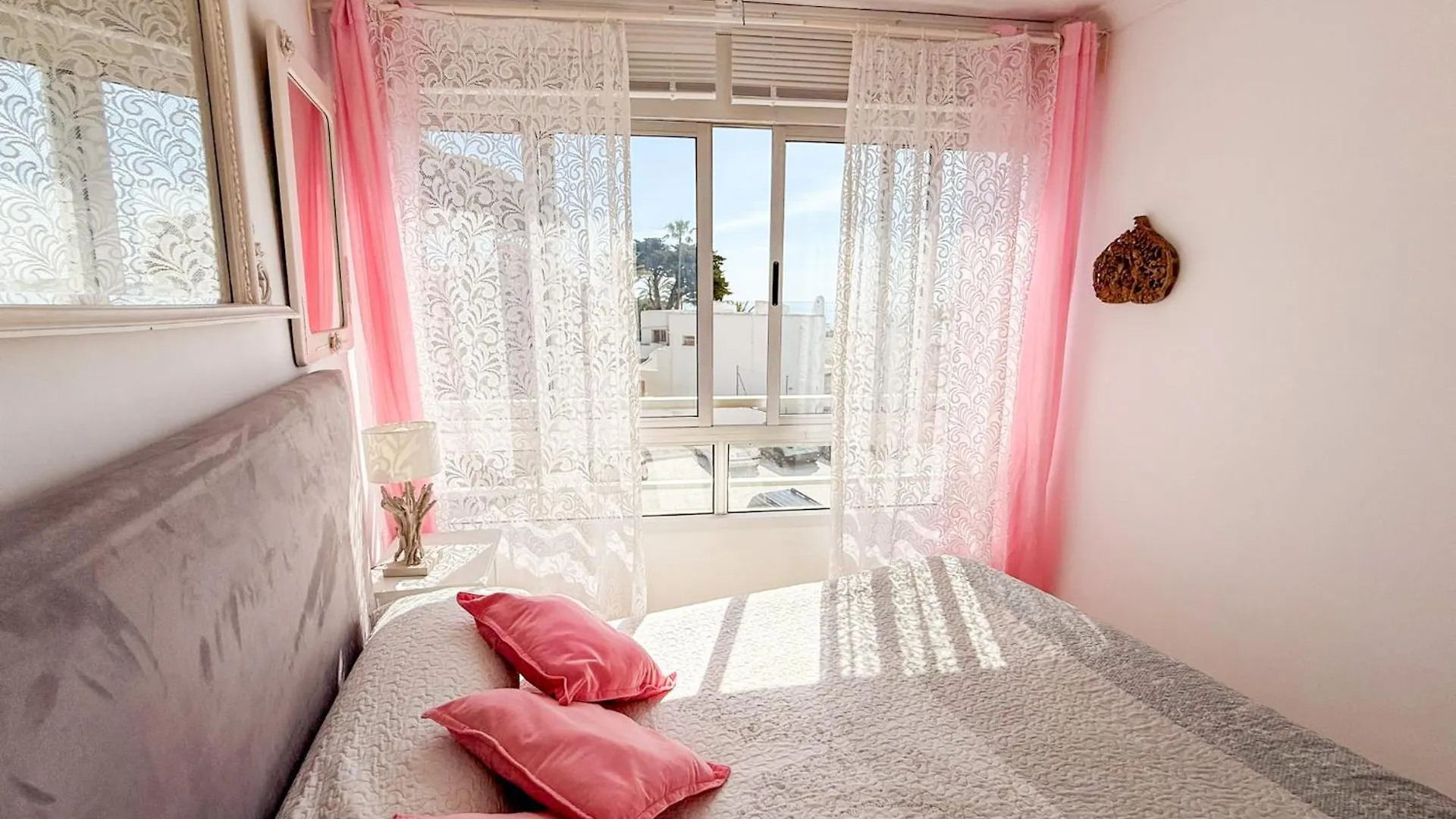 Casa La Luna- Beachfront 1Br With Sea Views Marbella Spain